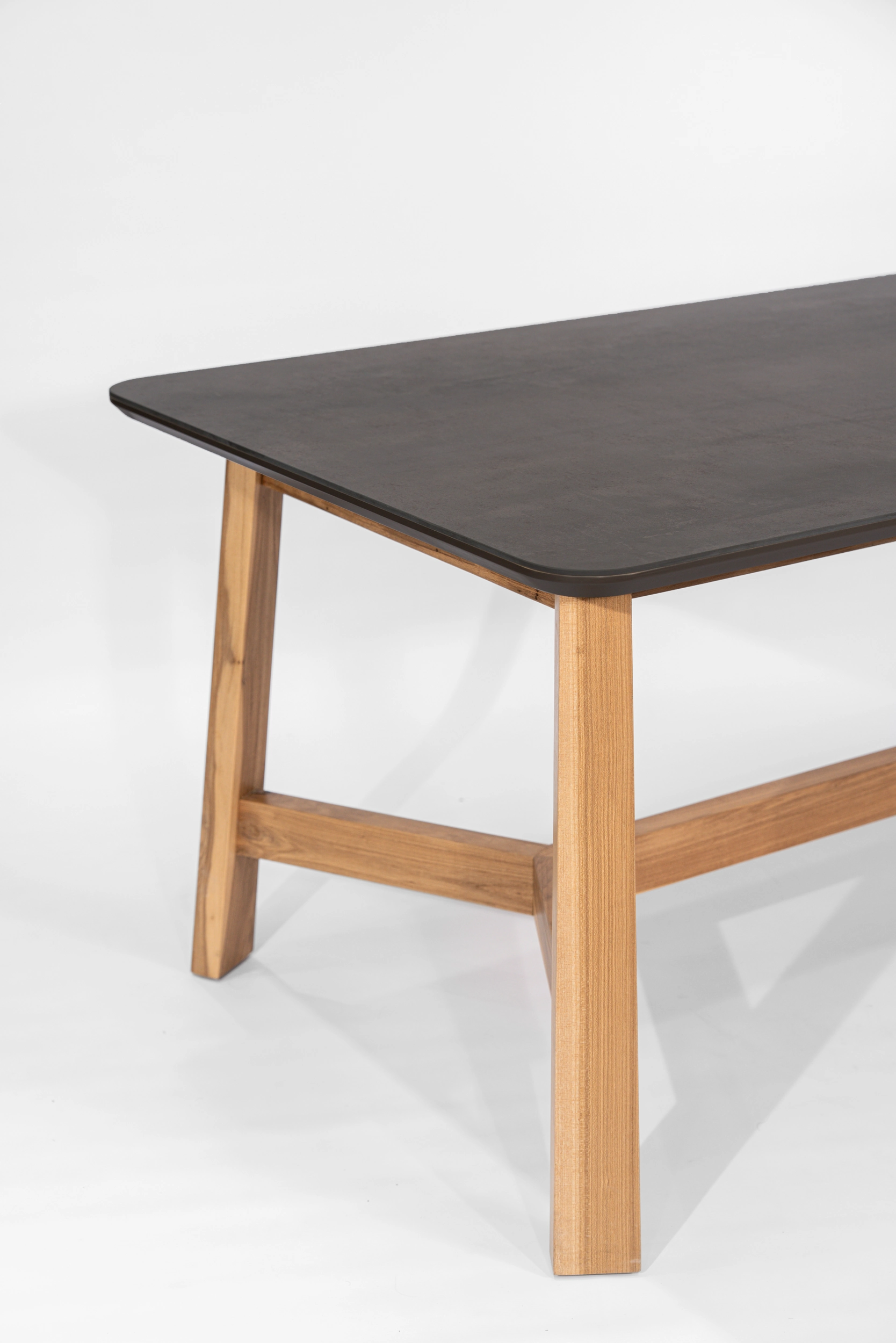mesa-comedor-neolith-iron-copper-detalle-base-petiribi
