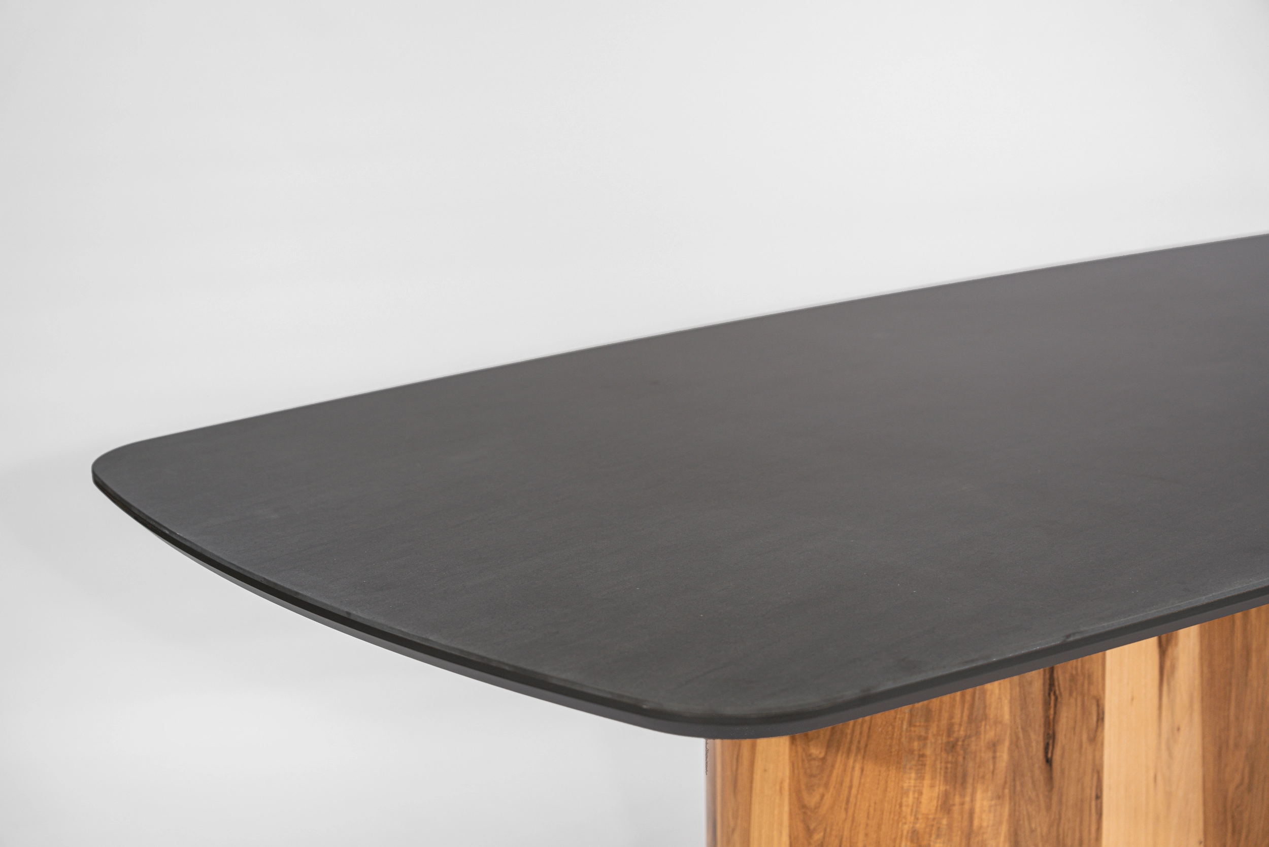 mesa-comedor-rectangular-sinterizada-neolith-basalt-black-detalle-tapa