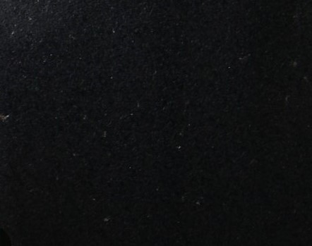 www.PicStone.com.br Granito Negro Brasil de piedra natural en color negro uniforme, ideal para mesadas, revestimientos y proyectos de arquitectura e interiorismo.