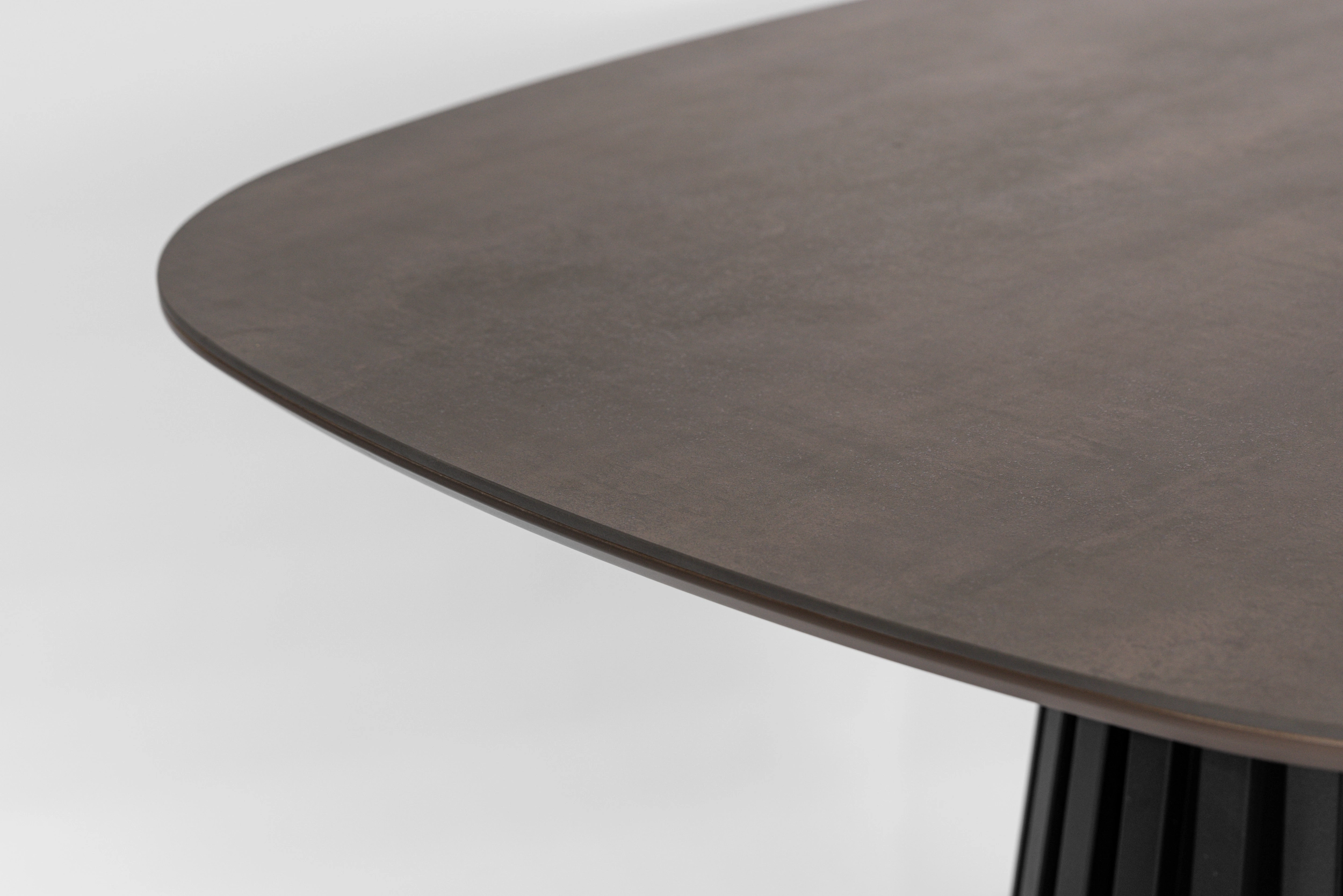 mesa-comedor-cuadrada-neolith-iron-copper-detalle-superficie