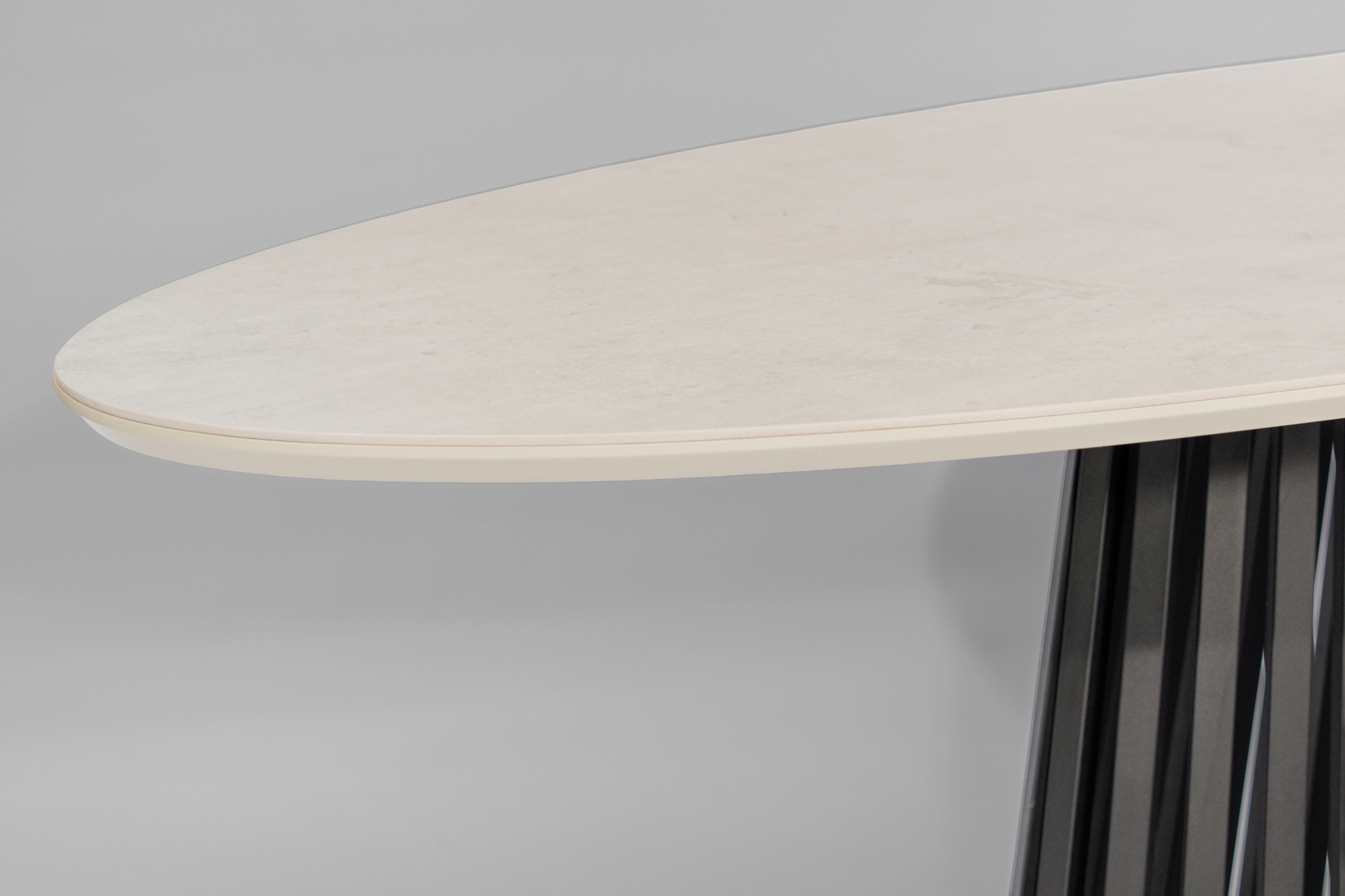 mesa-comedor-elipse-sinterizada-neolith-beton-detalle-tapa