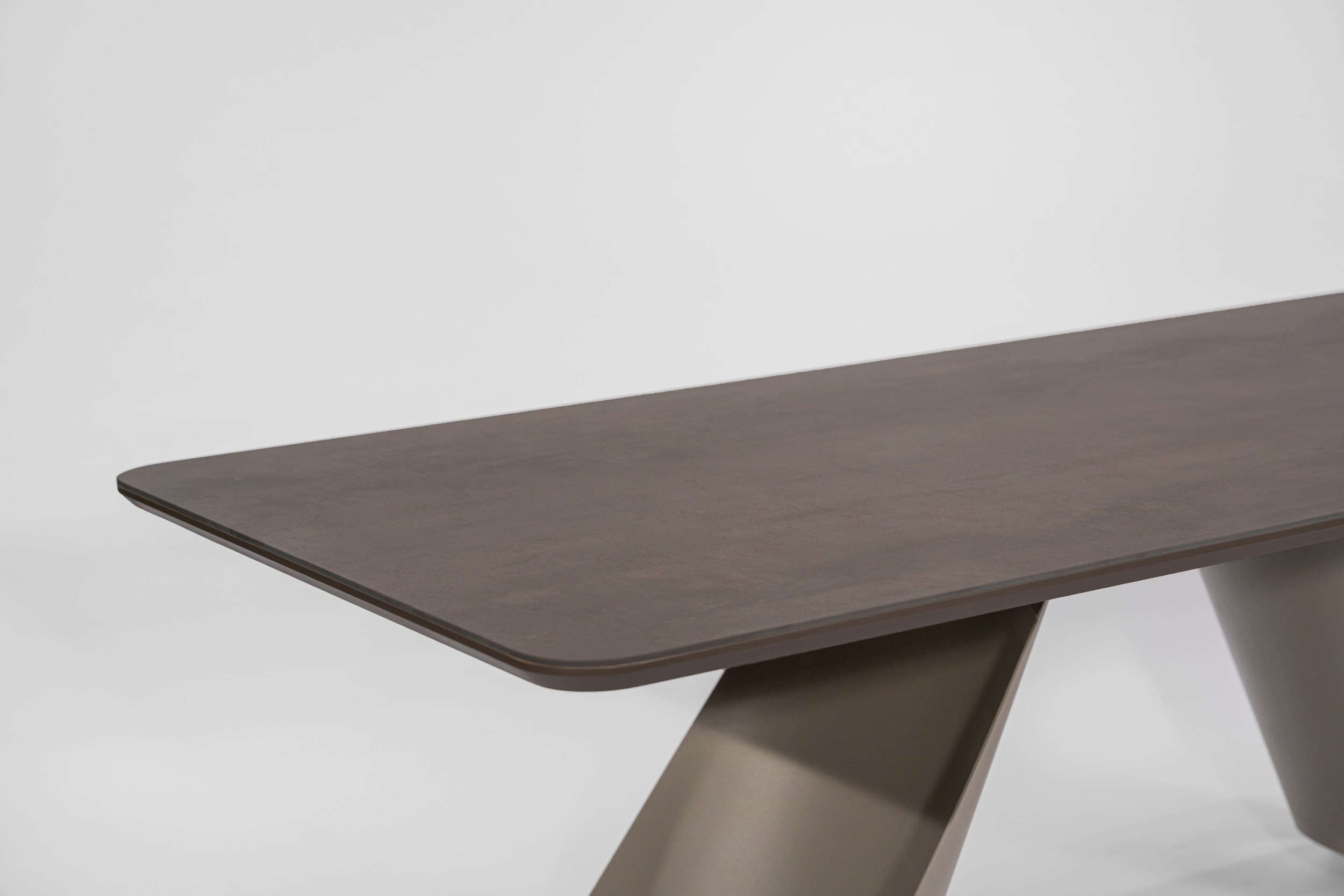 mesa-comedor-rectangular-sinterizada-neolith-iron-copper-detalle-tapa