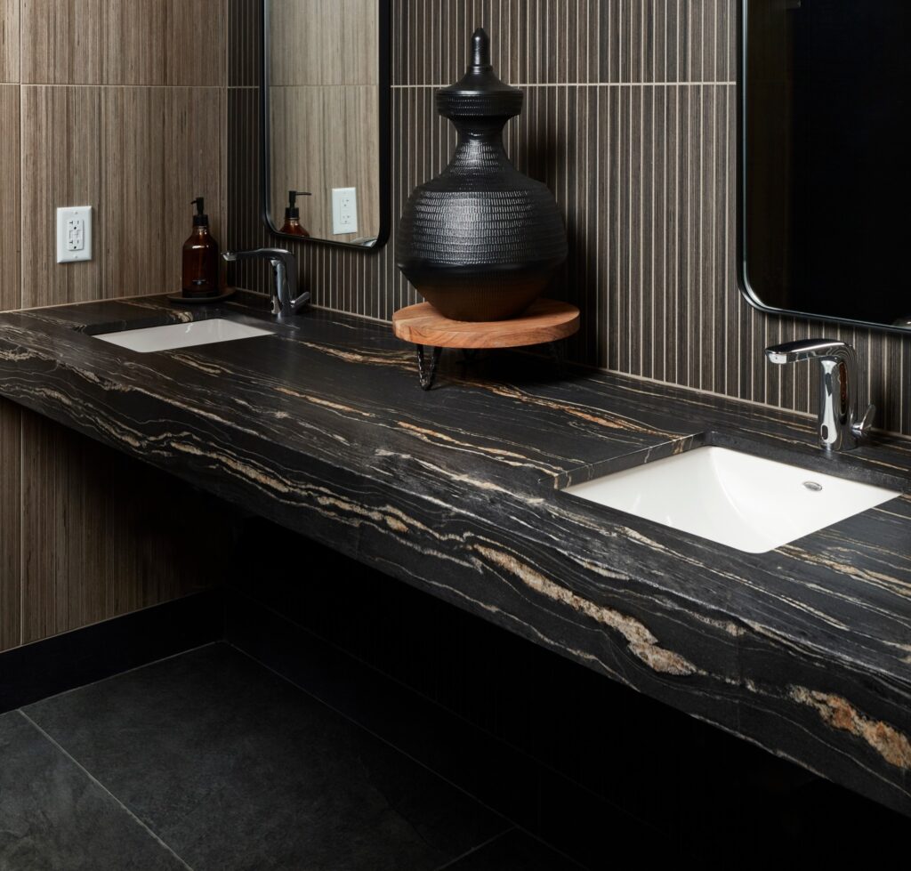 cuarcita-black-taurus-mesada-baño Cuarcita Black Taurus mesada baño