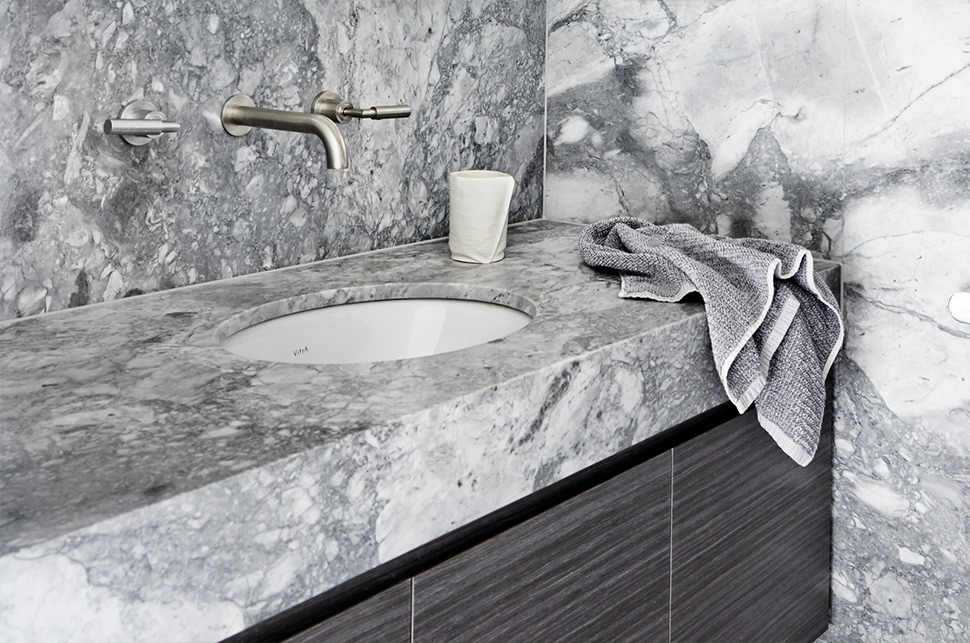 cuarcita-silver-white-mesada-baño Cuarcita Silver White mesada de baño