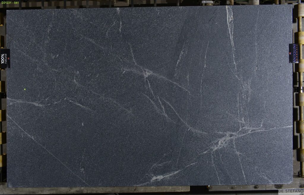 granito-silver-grey-chapa-vista-frontal-completa Granito silver grey vista frontal de una chapa natural completa