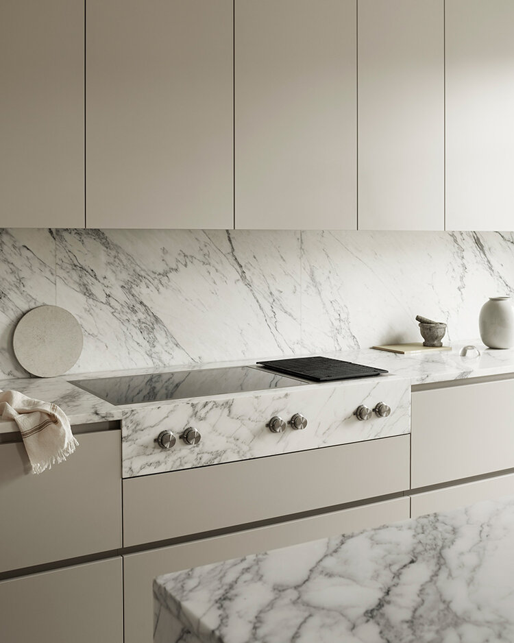 bespoke kitchen with gaggenau cook top Mármol Arabescato Di Lucca natural mesada y revestimiento
