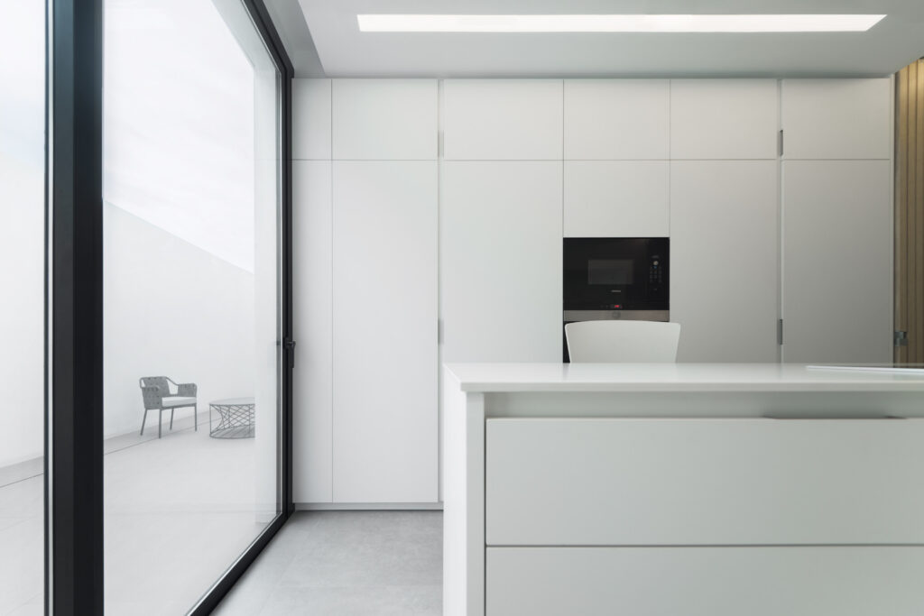 neolith-artic-white-piedra-sinterizada-mesada-isla-cocina Neolith Artic White, piedra sinterizada en mesada de isla cocina