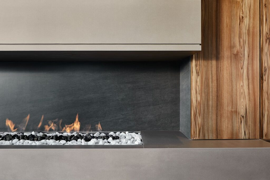 neolith-basalt-black-piedra-sinterizada-revestimiento-hogar Neolith Basalt Black, piedra sinterizada en revestimiento de hogar