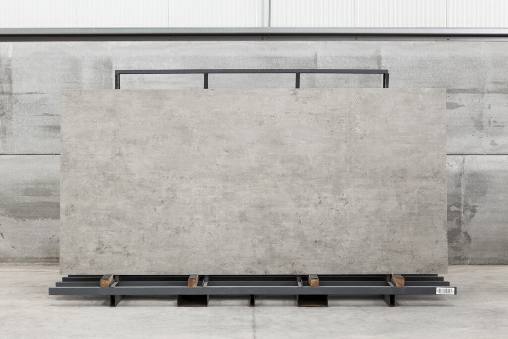 THESIZE SURFACES - NEOLITH Almassora - Castellón - Spain Neolith Beton, piedra sinterizada chapa completa