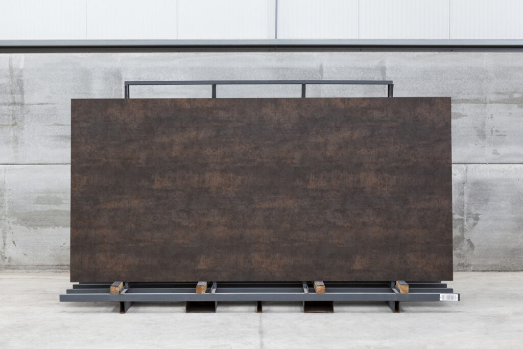 Neolith Iron Corten, piedra sinterizada Neolith Iron Corten, piedra sinterizada chapa completa vista frontal