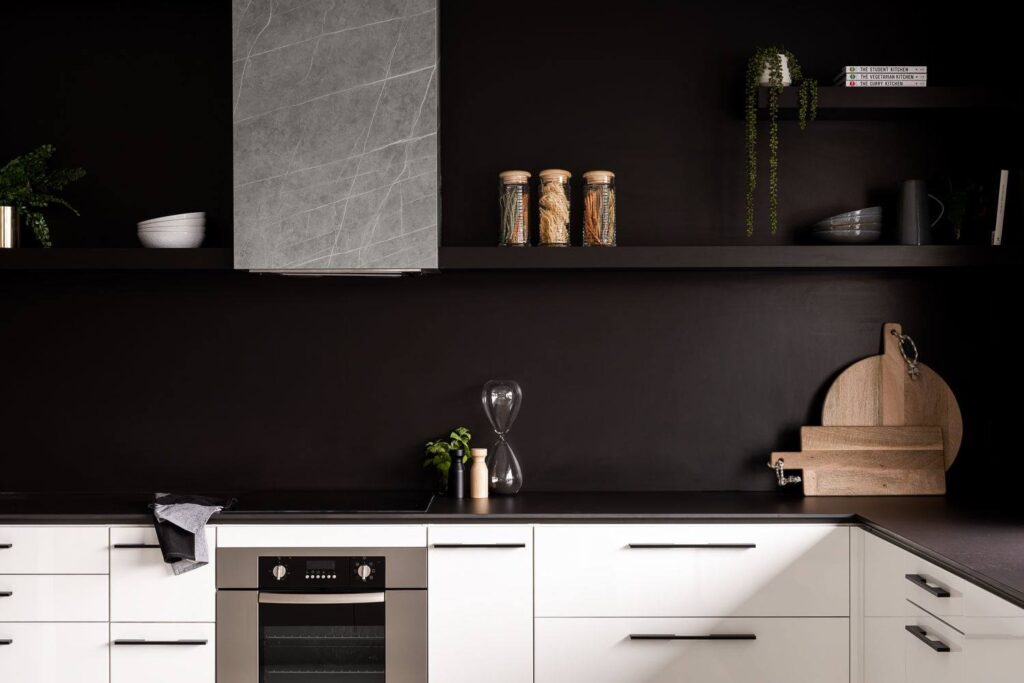neolith-nero-piedra-sinterizada-mesada-cocina-y-revestimiento Neolith Nero, piedra sinterizada en mesada cocina y revestimiento