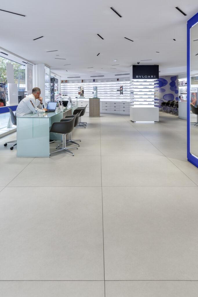 THESIZE SURFACES - NEOLITH Almassora - Castellón - Spain Neolith Perla, piedra sinterizada en piso oficinas