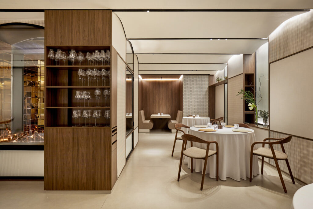 neolith-pietra-di-osso-piedra-sinterizada-piso-restaurante Neolith Pietra Di Osso, piedra sinterizada en piso de un restaurante