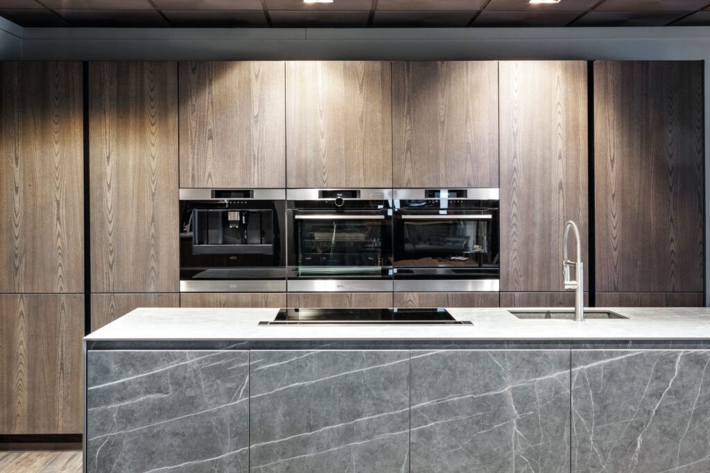 neolith-zaha-stone-piedra-sinterizada-mesada-cocina-isla- Neolith Zaha Stone, piedra sinterizada en mesada de isla cocina