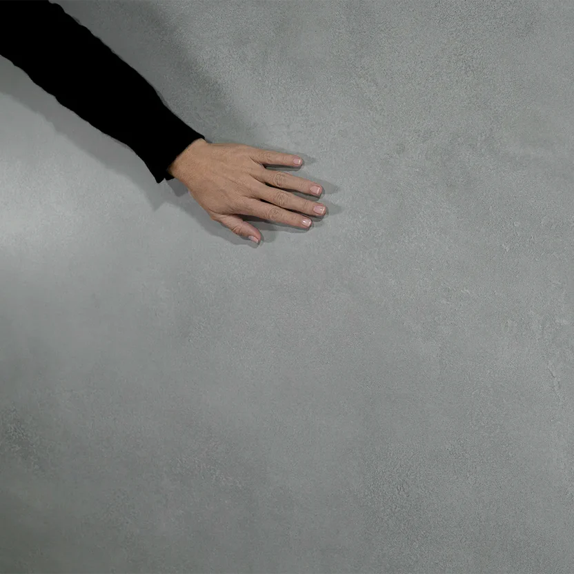 purastone-prima-metro-grey Purastone Prima Metro Grey, superficie sinterizada gris de estética cemento alisado con suaves variaciones tonales, ideal para mesadas, islas, revestimientos y proyectos de interior y exterior.